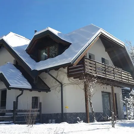 Casa Dello Scoiattolo アパート タルヴィージオ